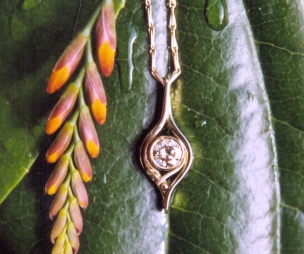 18ct Gold Solitaire Diamond Pendant with barleycorn chain.